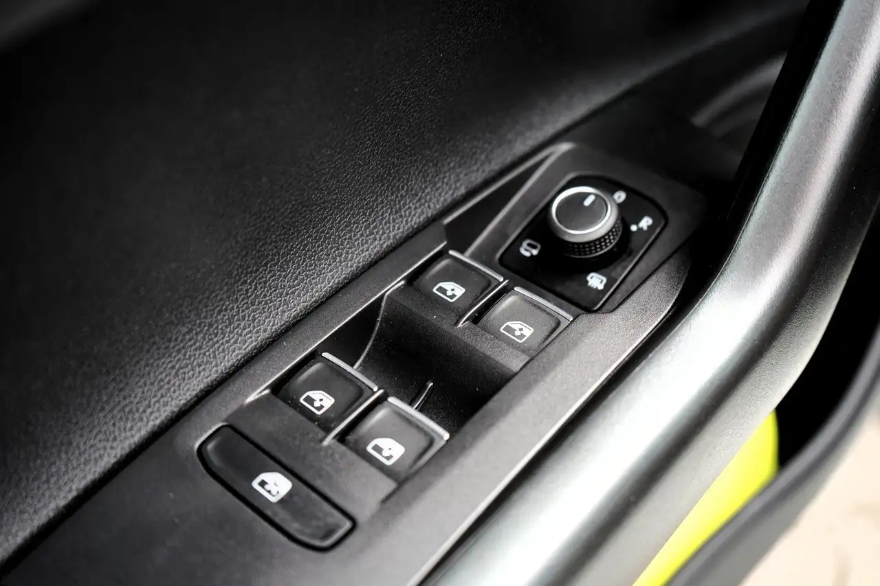 Volkswagen Polo VI GTI Edition 25/2.HAND/1 of 2500/IQ-DRIVE — Galería del vehículo 7