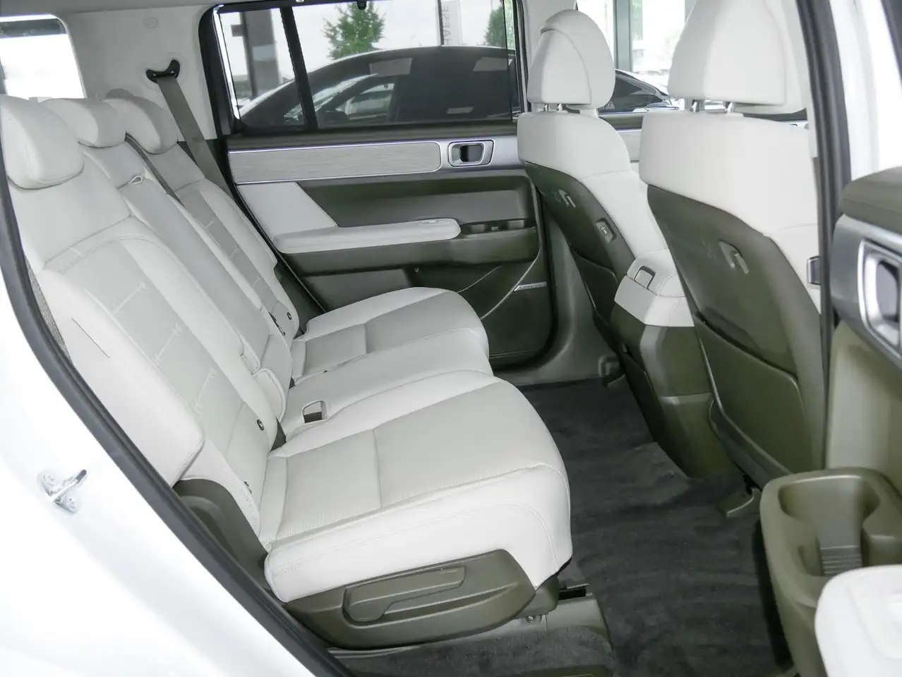 Hyundai SANTA FE Plug-In Hybrid 4WD Signature Komfort Te — Vehicle gallery 8