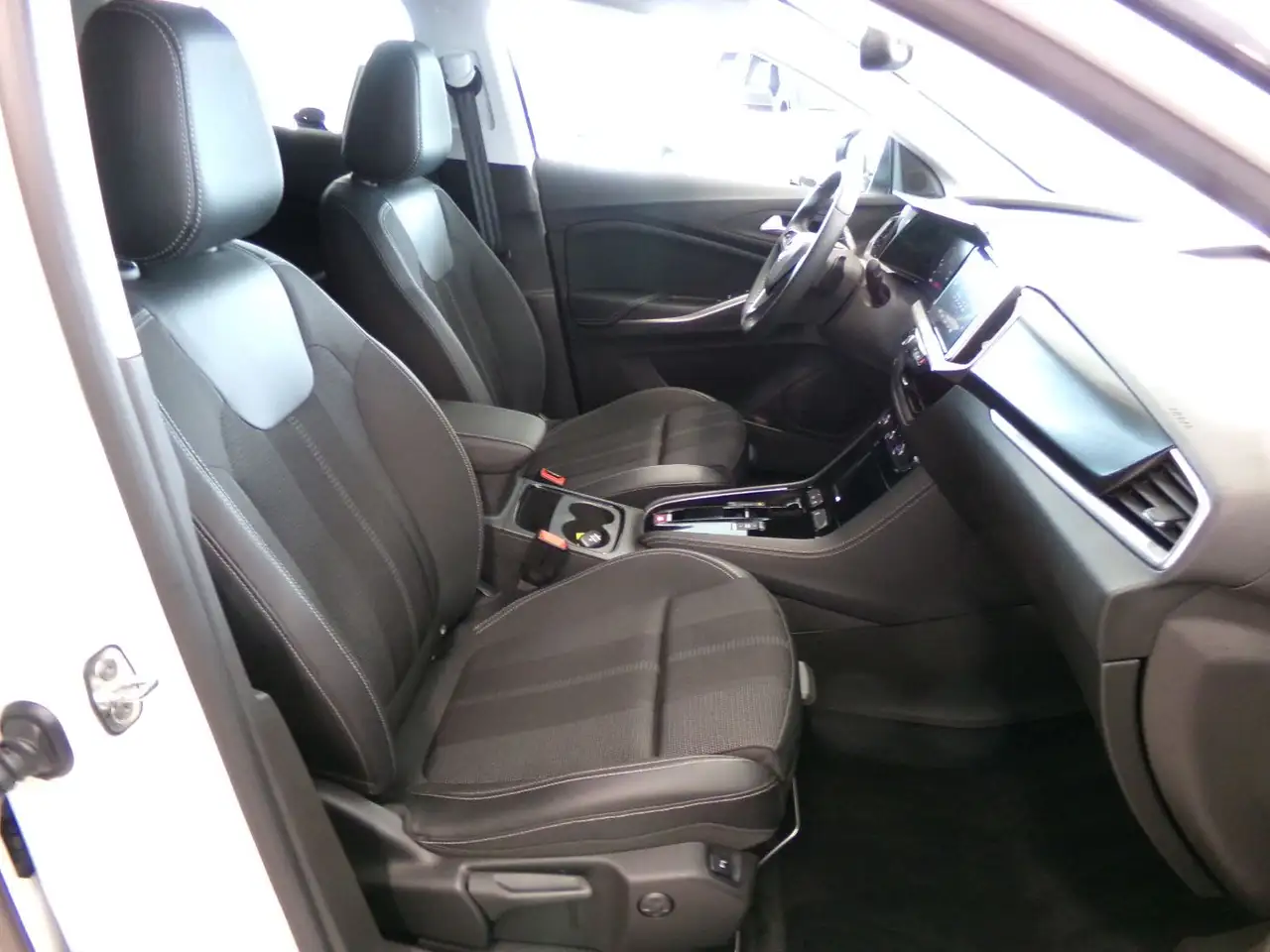 Opel Grandland 1.2 Turbo GS ACC+LED+SHZ+Winterp.+360 — Galería del vehículo 25