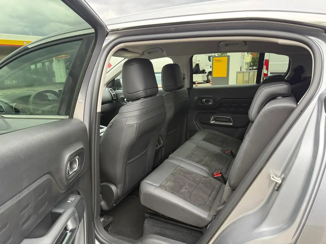 Citroen C5 Aircross Hybrid 145 Plus — معرض صور السيارة 6