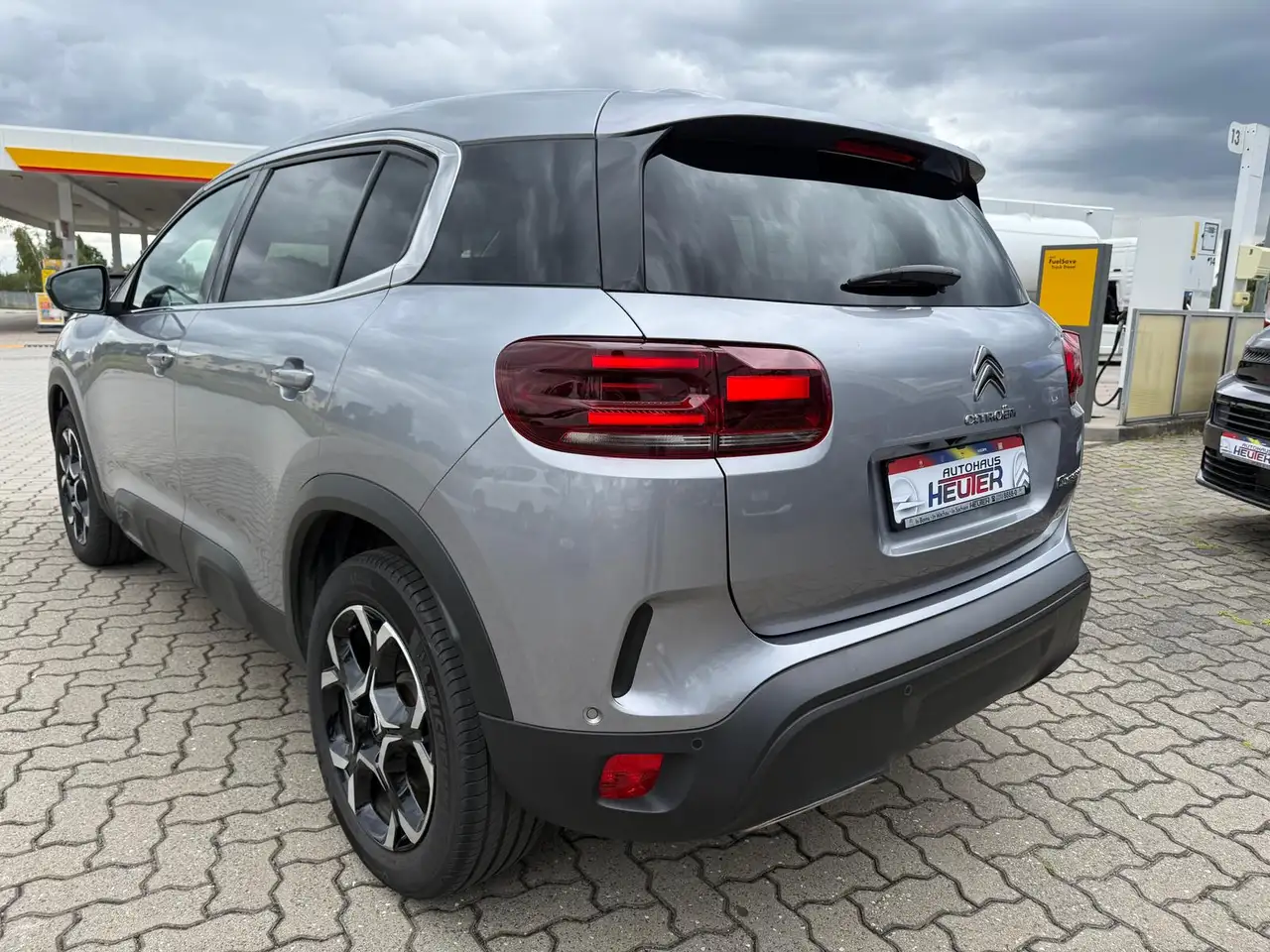 Citroen C5 Aircross Hybrid 145 Plus — معرض صور السيارة 4