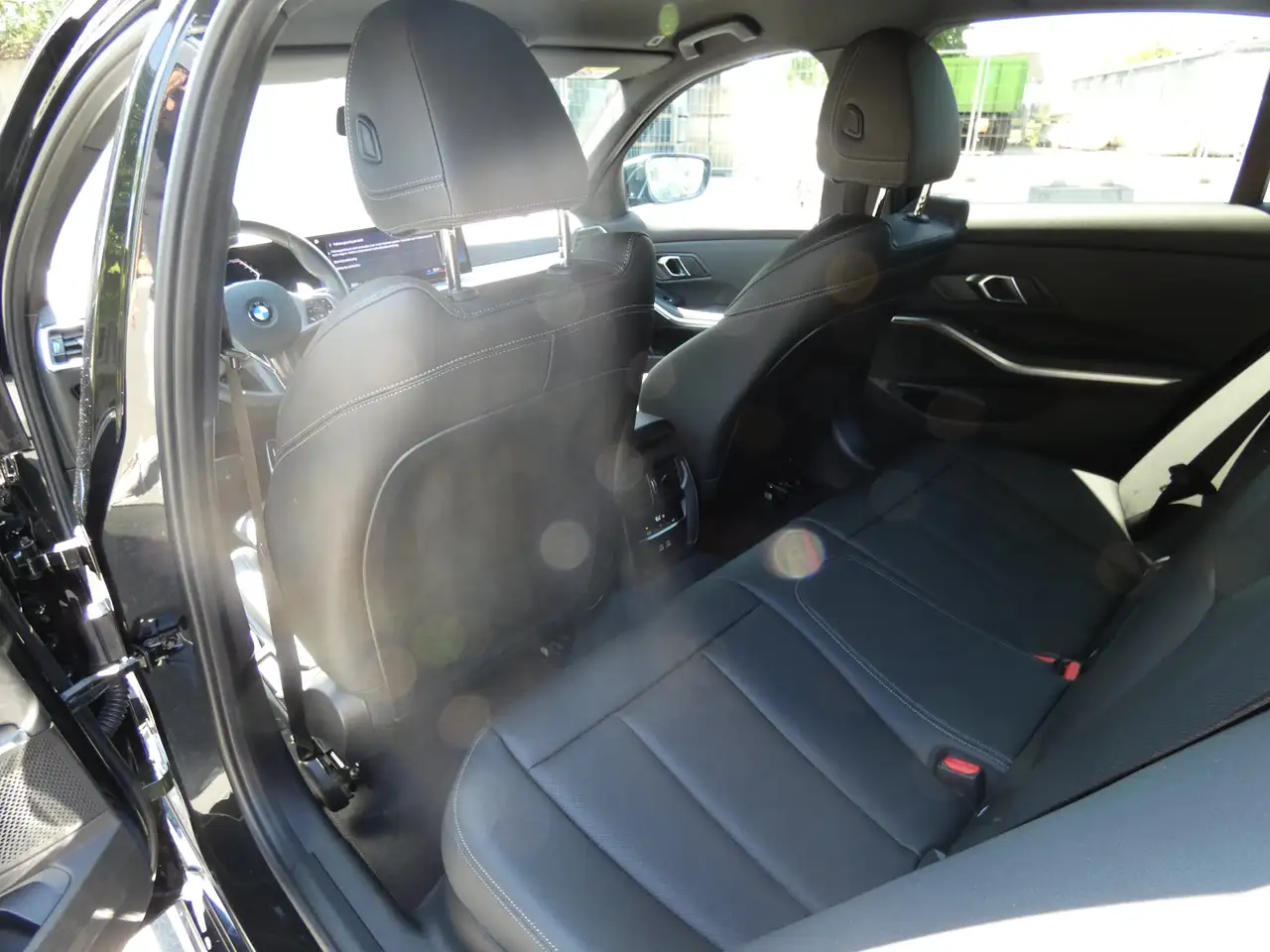 BMW 318 i Limousine M Sport Navi+Kamera+ACC+SHZ+Apple — معرض صور السيارة 18