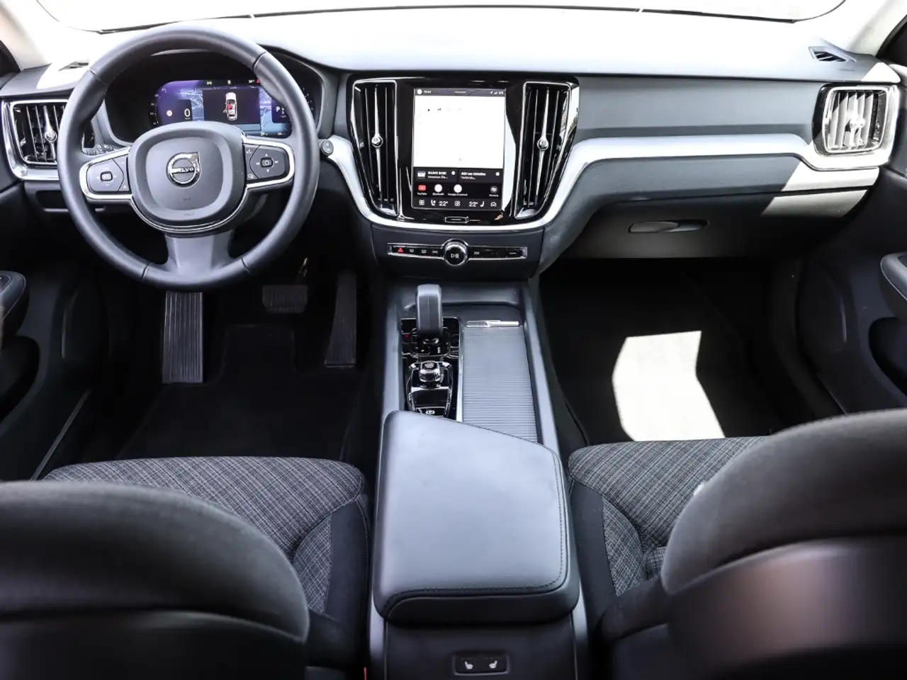 Volvo V60 Kombi Core Digitales Cockpit Soundsystem LED Kurve — معرض صور السيارة 5