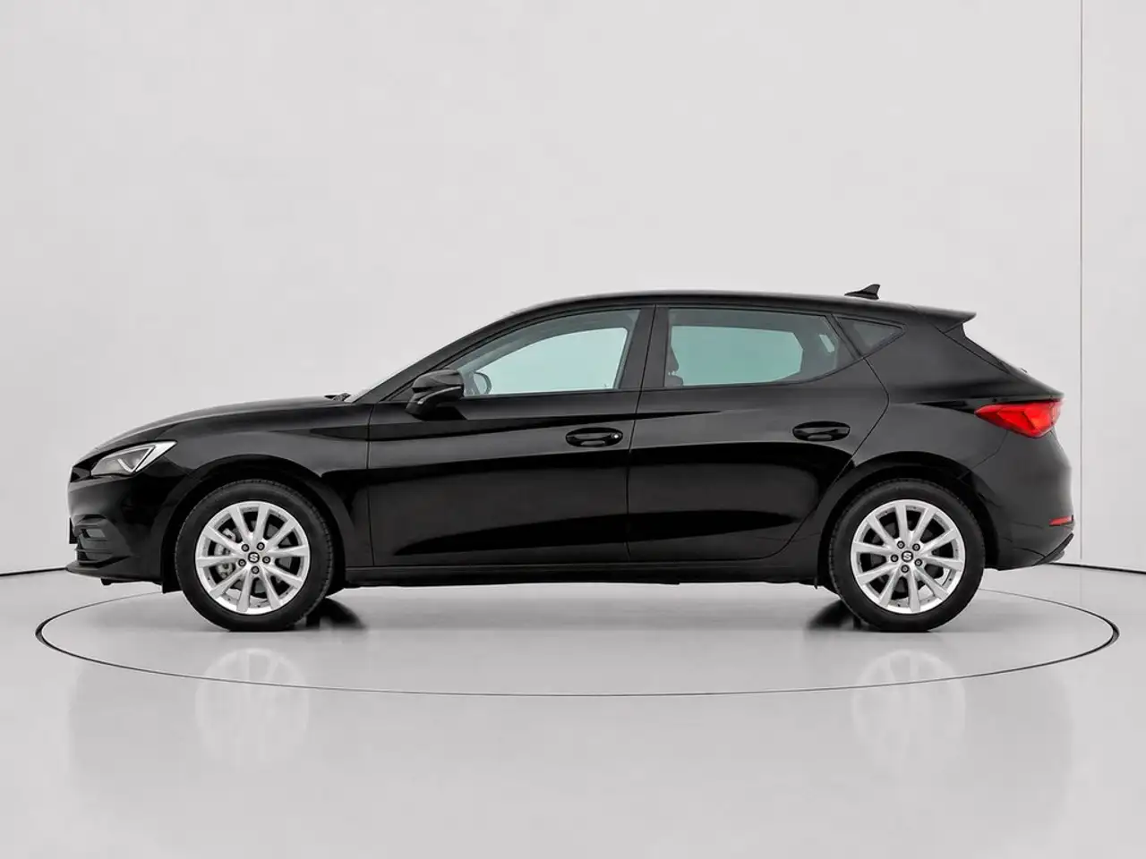 SEAT Leon 1.0 TSI S&S Style 25º Aniversario 110 — Vehicle gallery 6