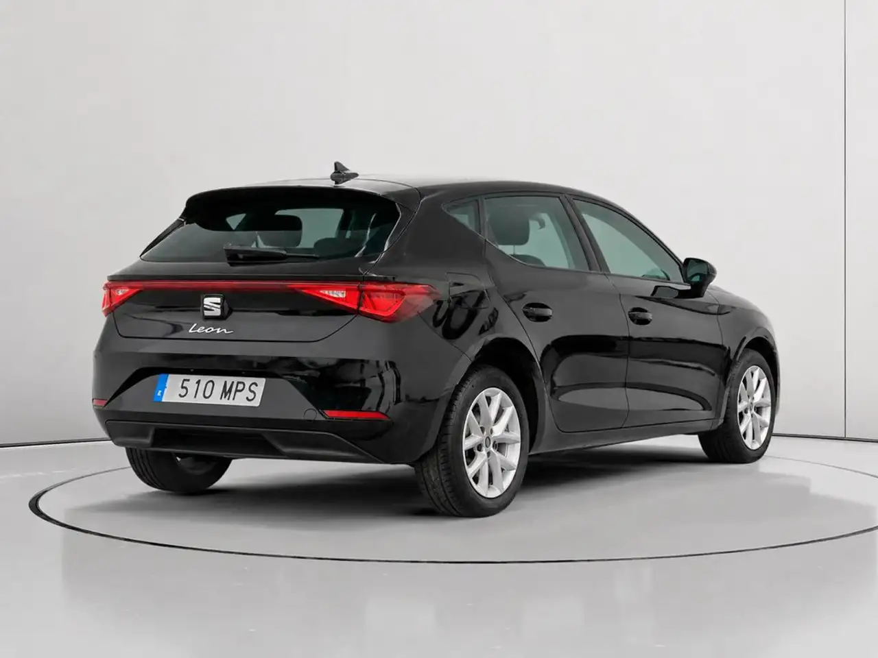 SEAT Leon 1.0 TSI S&S Style 25º Aniversario 110 — Vehicle gallery 2
