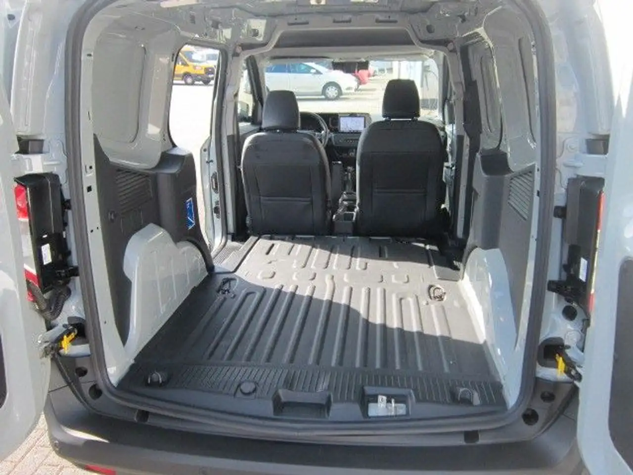 Ford Transit Courier Active, GARANTIE — معرض صور السيارة 5