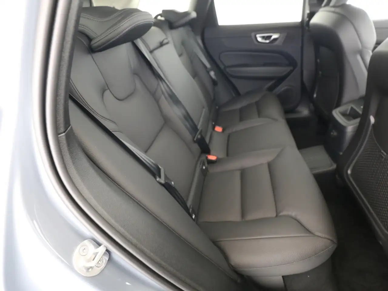 Volvo XC60 Plus Bright Recharge Plug-In Hybrid AWD T8 Twin En — معرض صور السيارة 7