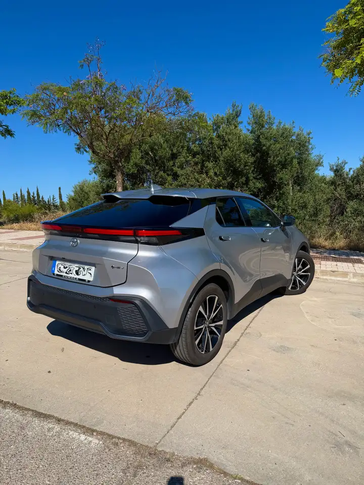 Toyota C-HR 200H Advance — معرض صور السيارة 3