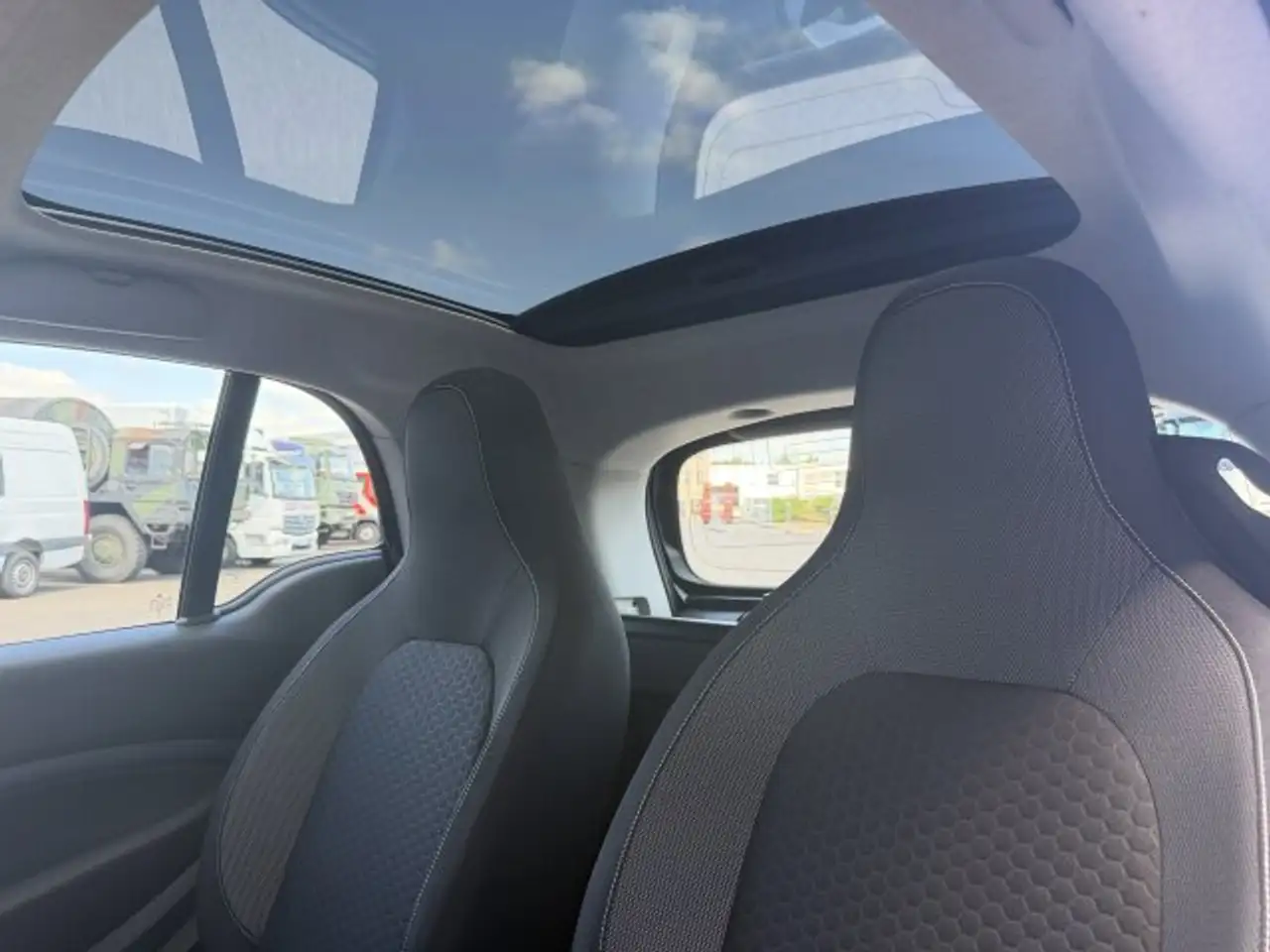 smart forTwo smart EQ fortwo Exclusive LED Panorama Kamera .. — Galerie du véhicule 17