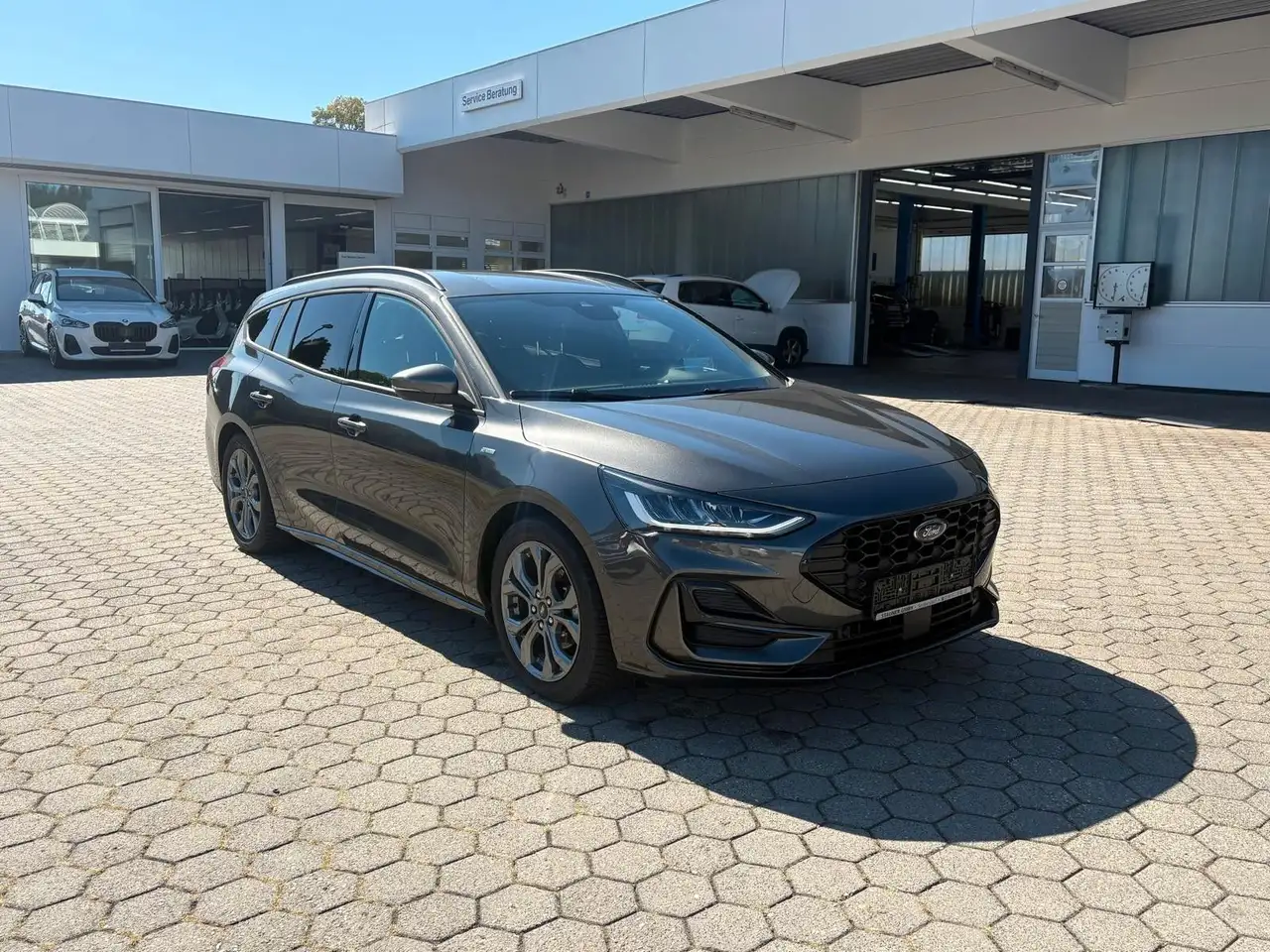 Ford Focus Turnier 1.0 ST-Line X AHK KAMERA LED SHZ — معرض صور السيارة 8