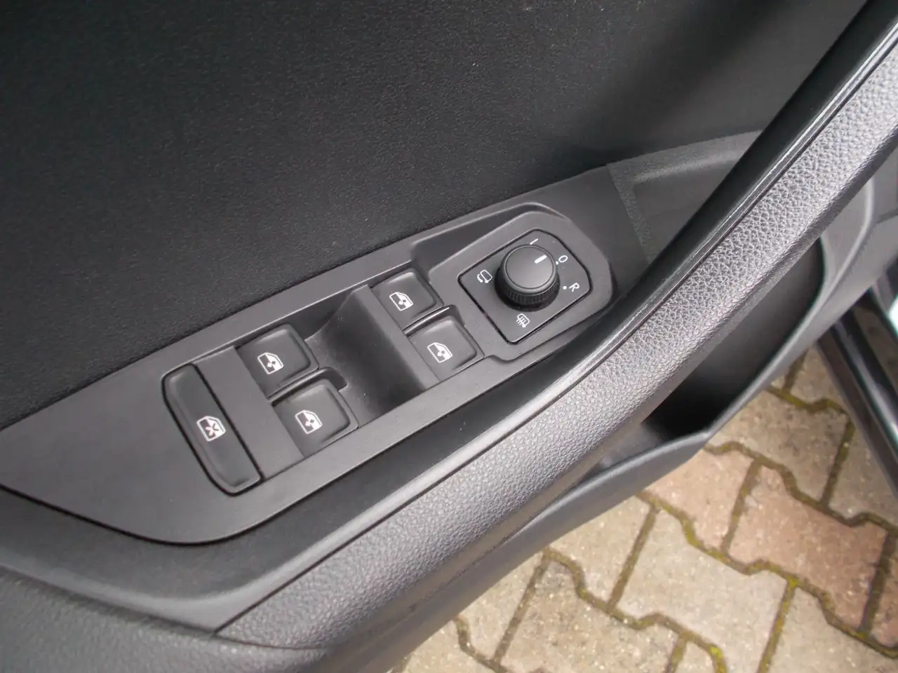 Skoda Karoq 1.5 TSI Sportline * DSG * Navi *AHK *360° — Galerie du véhicule 9