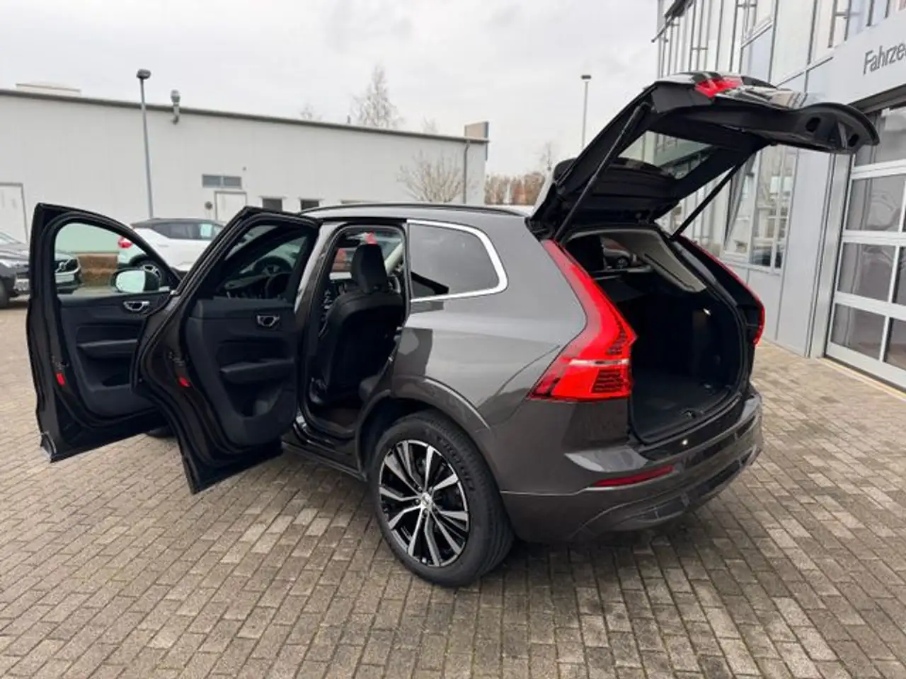 Volvo XC60 B5 AWD CORE - BLIS - H/K - Pilot H/K LED — Galerie du véhicule 11
