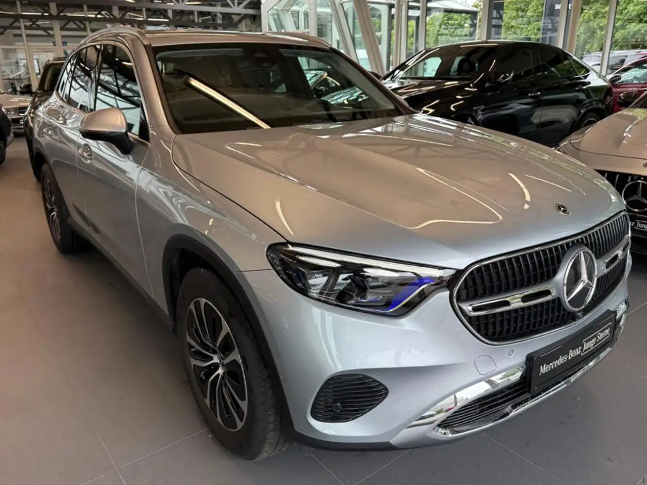 Mercedes-Benz GLC 200 4M DigitalLight AHK KeyGO 360 Distronic — معرض صور السيارة 4