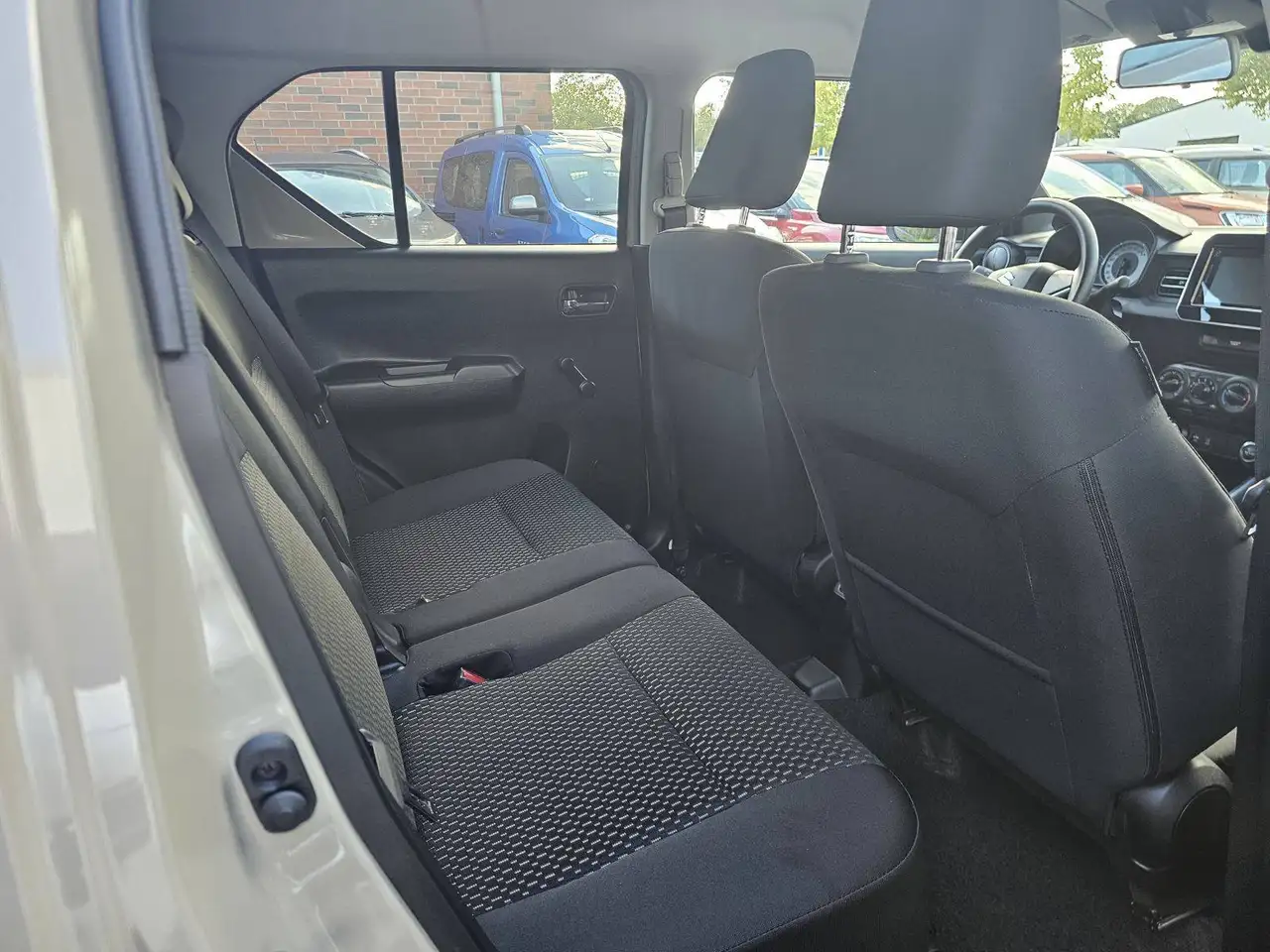 Suzuki Ignis Comfort Automatik/Navi+Cam/Alufelgen — Vehicle gallery 15