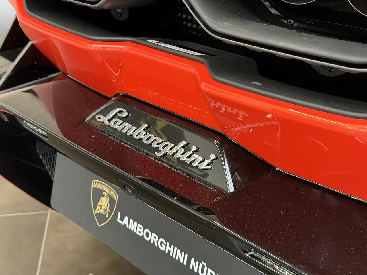 Lamborghini Revuelto Ad Personam | Lamborghini Nürnberg — Vehicle gallery 18