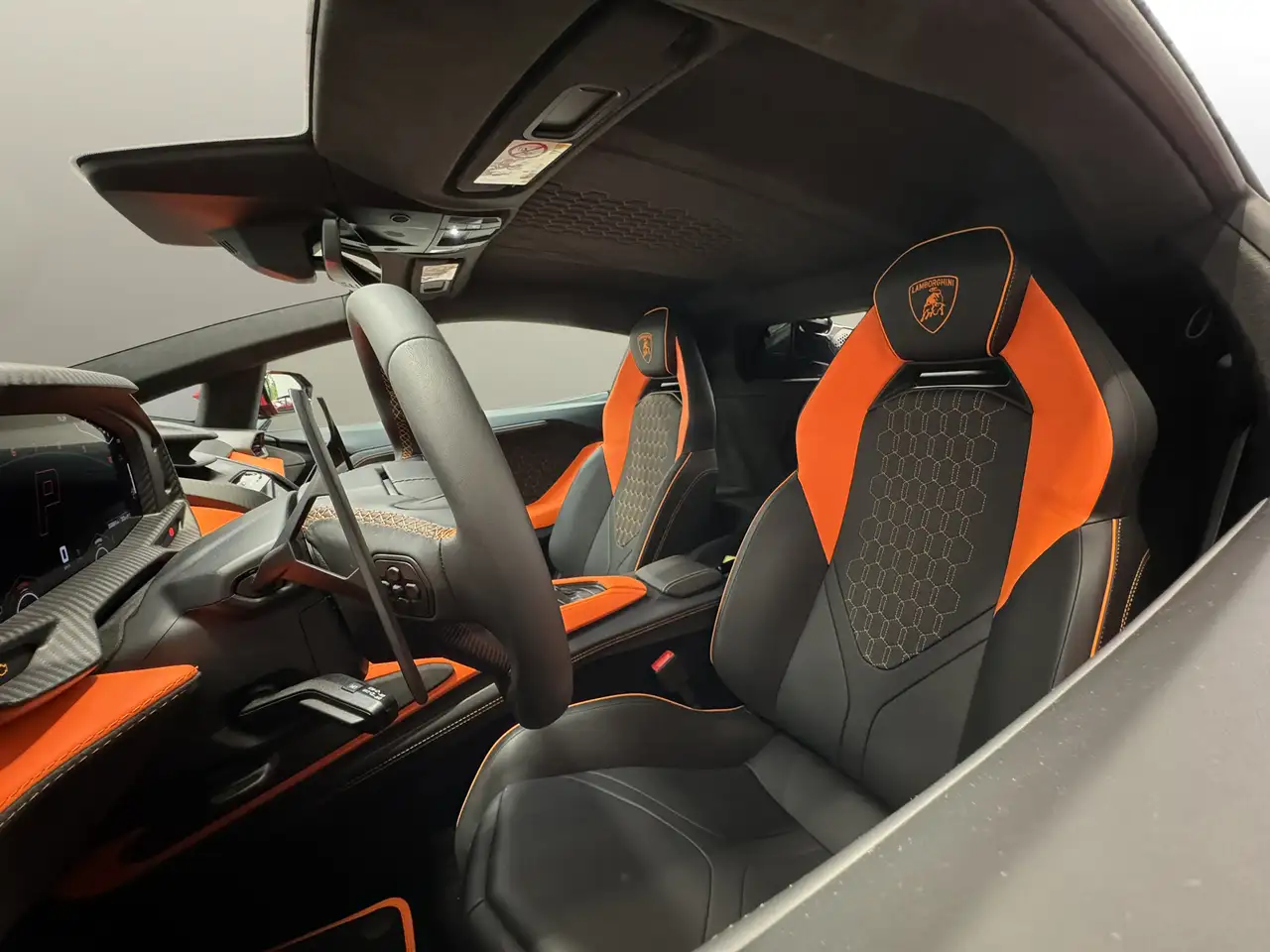 Lamborghini Revuelto Ad Personam | Lamborghini Nürnberg — Vehicle gallery 7