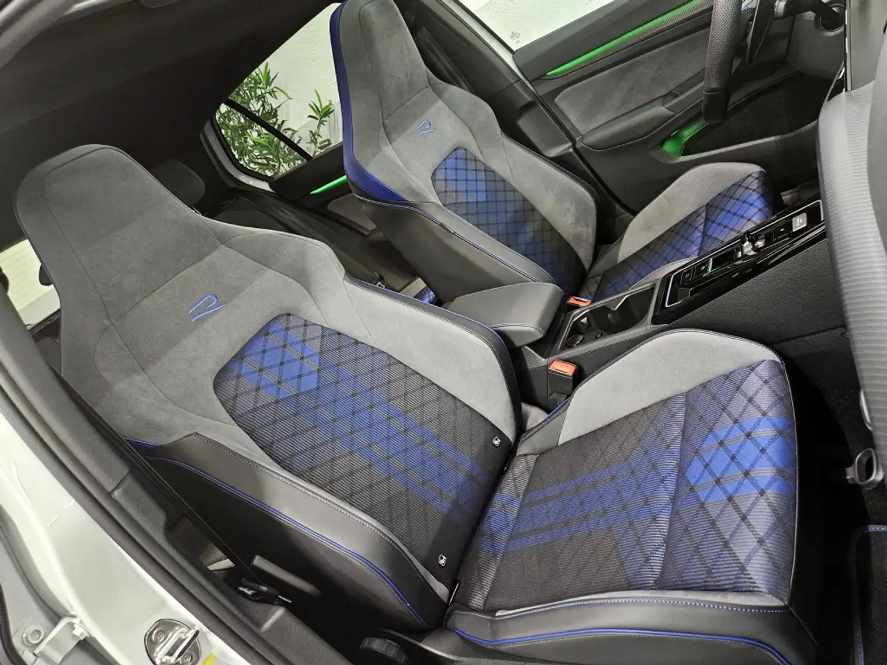 Volkswagen Golf 2.0 TSI R DSG 235kW — Galería del vehículo 33