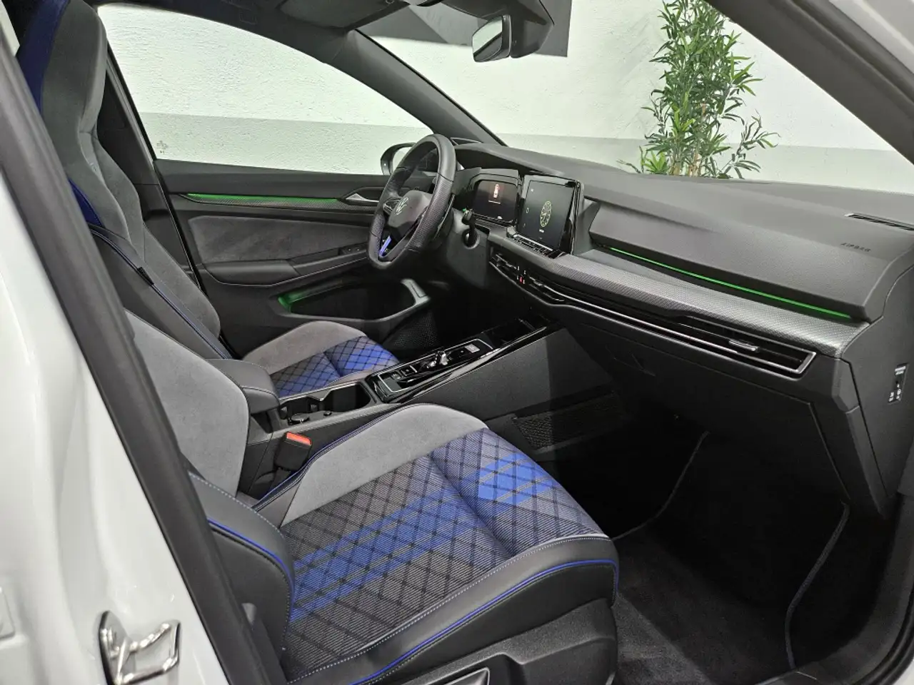 Volkswagen Golf 2.0 TSI R DSG 235kW — Galería del vehículo 30