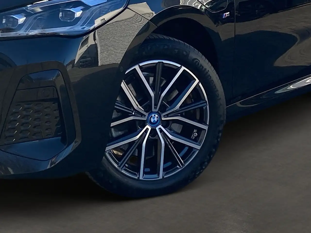 BMW 230 e xDrive Active Tourer, M Sport, HYBRID — Vehicle gallery 6