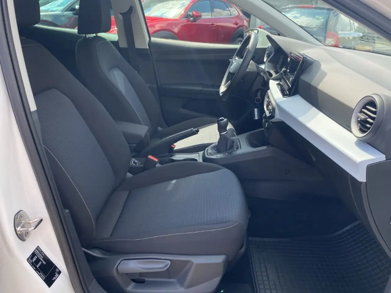SEAT Ibiza STYLE EDITION 1.0 TSI Style Edition PDC+SHZ+KAMERA — Galerie du véhicule 25
