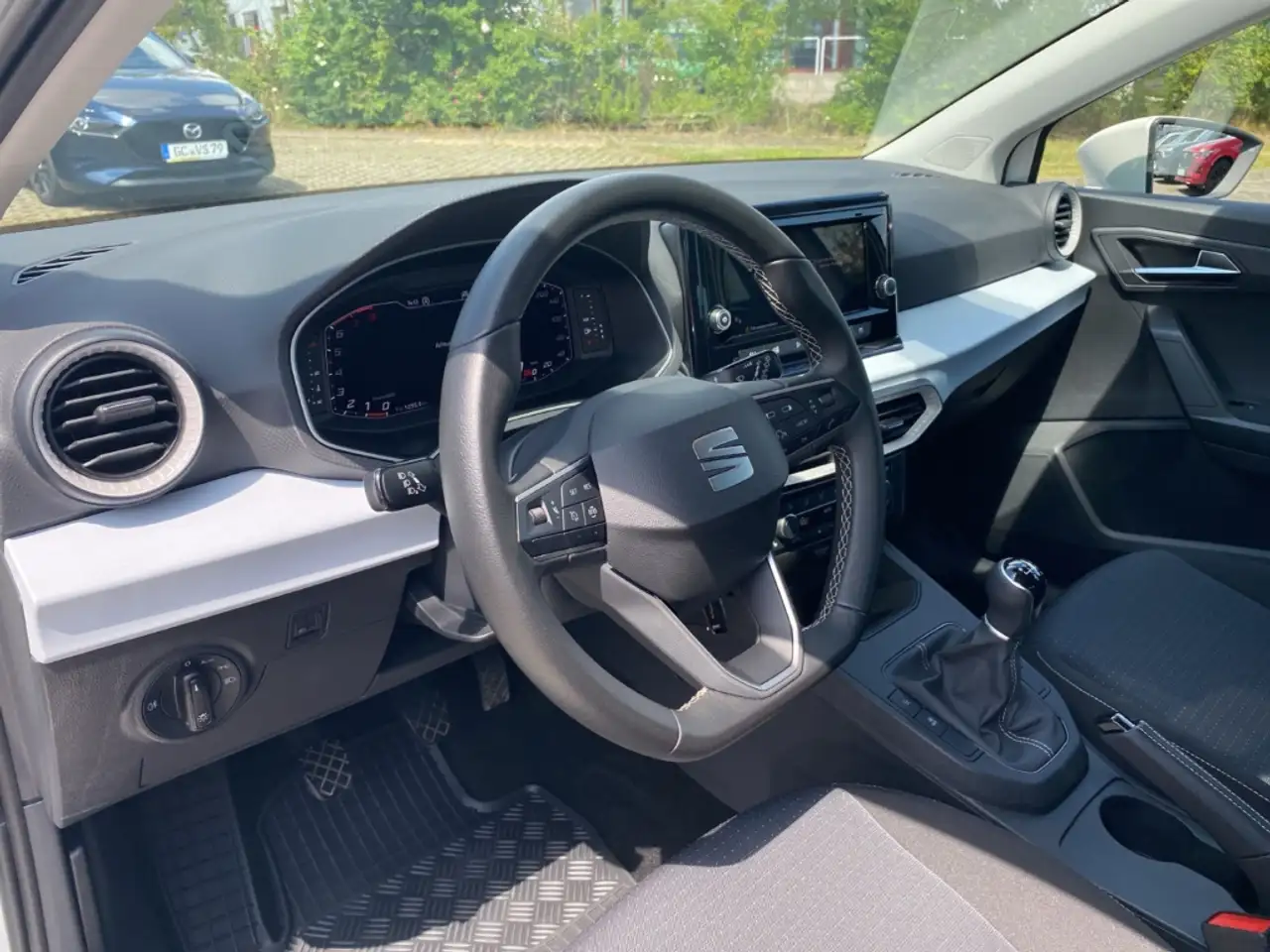 SEAT Ibiza STYLE EDITION 1.0 TSI Style Edition PDC+SHZ+KAMERA — Galerie du véhicule 10