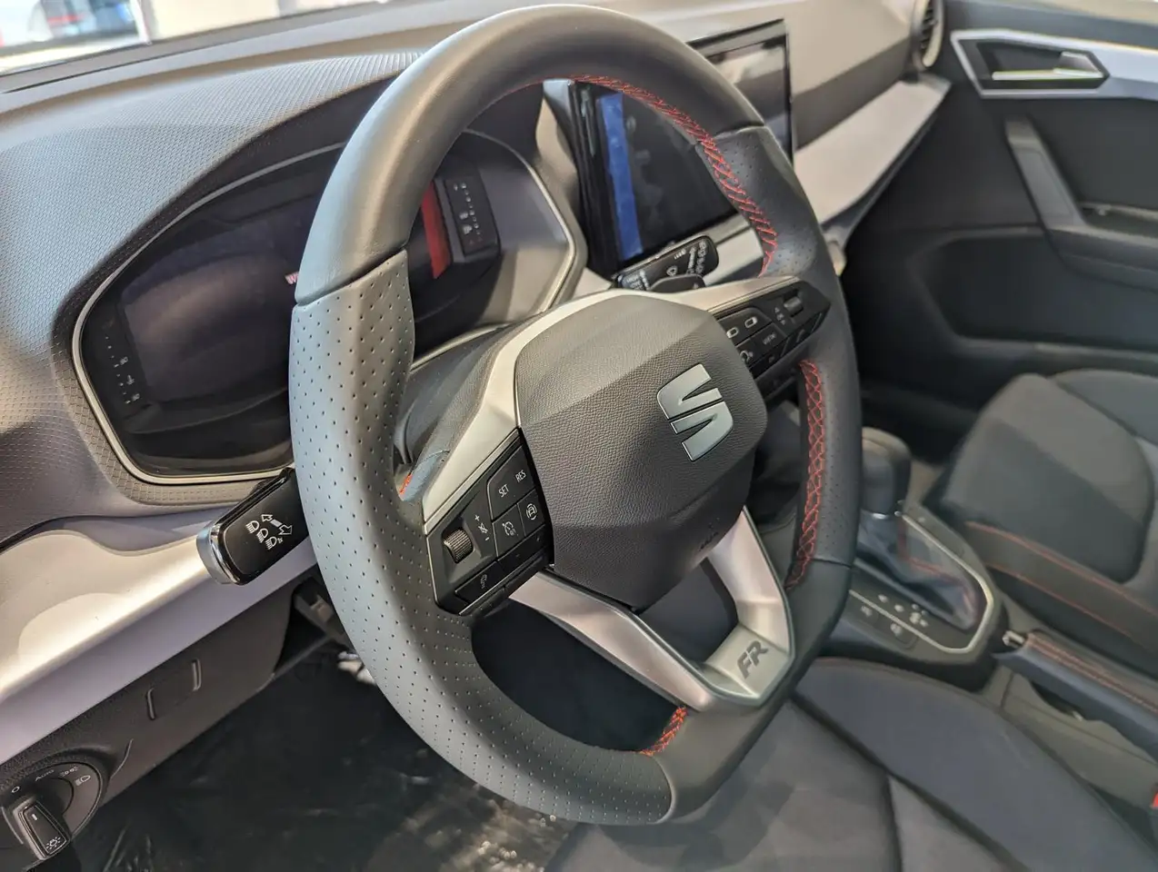 SEAT Ibiza 1.0 TSI FR #ACC #FullLink #Navi #VollLED — معرض صور السيارة 8