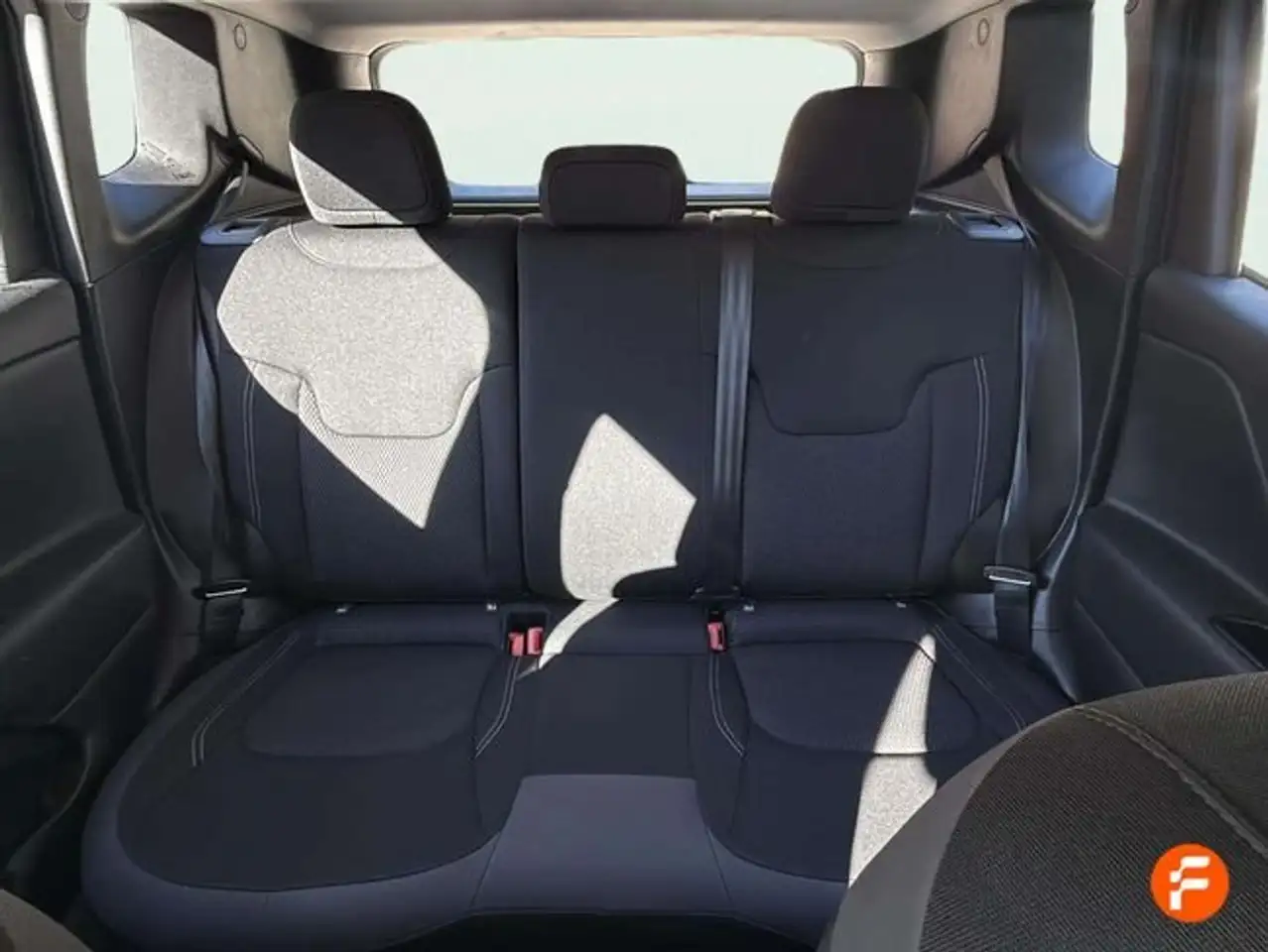 Jeep Renegade 4xe Altitude 1.3 PHEV 190hp AT EAWD — معرض صور السيارة 18