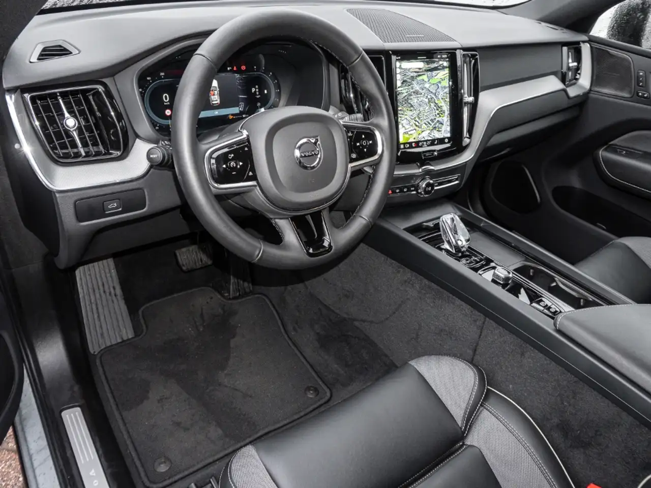 Volvo XC60 Plus Dark 2WD Leder Digitales Cockpit Memory Sitze — معرض صور السيارة 8