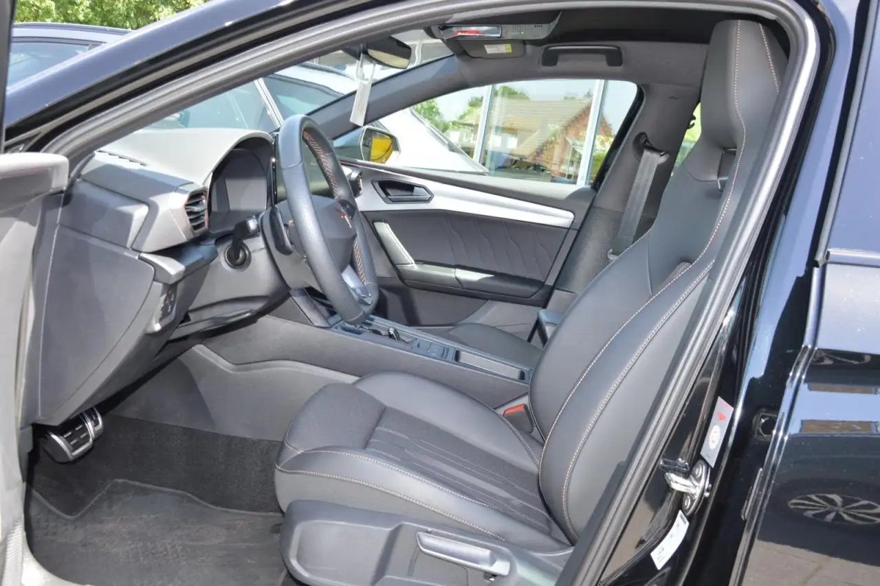 CUPRA Leon Sportstourer e-Hybrid NAVI / SHZ / KAMERA/ ACC — Galería del vehículo 9