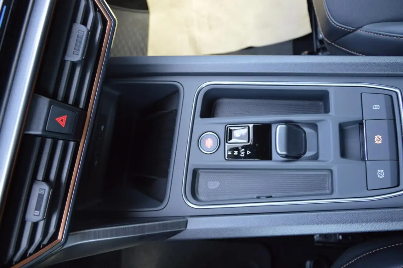 CUPRA Leon Sportstourer e-Hybrid NAVI / SHZ / KAMERA/ ACC — Galería del vehículo 17
