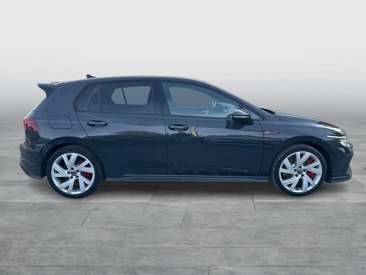 Volkswagen Golf VIII 2.0 GTI CLUBSPORT LM18 CARPLAY LED+ — معرض صور السيارة 6