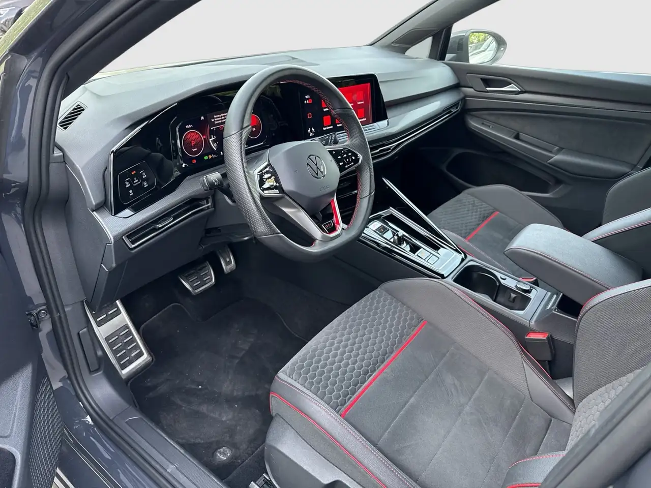 Volkswagen Golf VIII 2.0 GTI CLUBSPORT LM18 CARPLAY LED+ — معرض صور السيارة 10