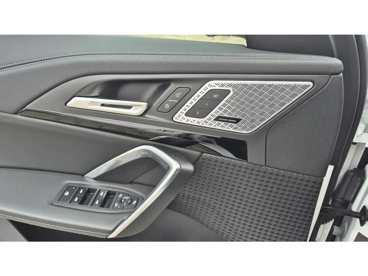 BMW iX1 xDrive30 M-Sport AHK+PANO+HUD+360°KAM+HK — معرض صور السيارة 14