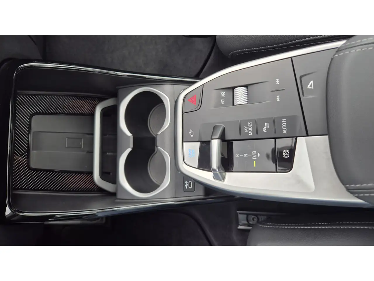 BMW iX1 xDrive30 M-Sport AHK+PANO+HUD+360°KAM+HK — معرض صور السيارة 13