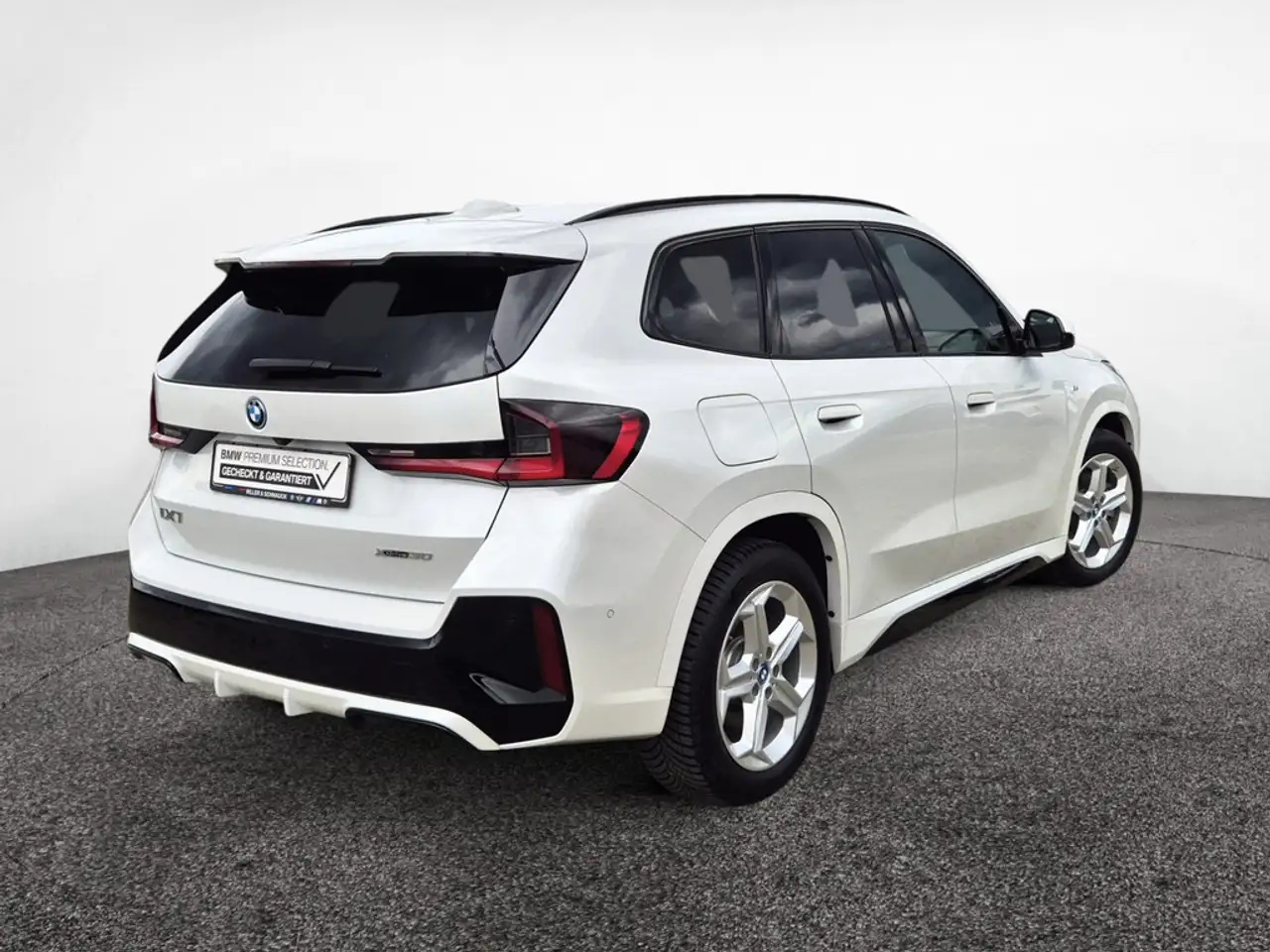 BMW iX1 xDrive30 M-Sport AHK+PANO+HUD+360°KAM+HK — معرض صور السيارة 6