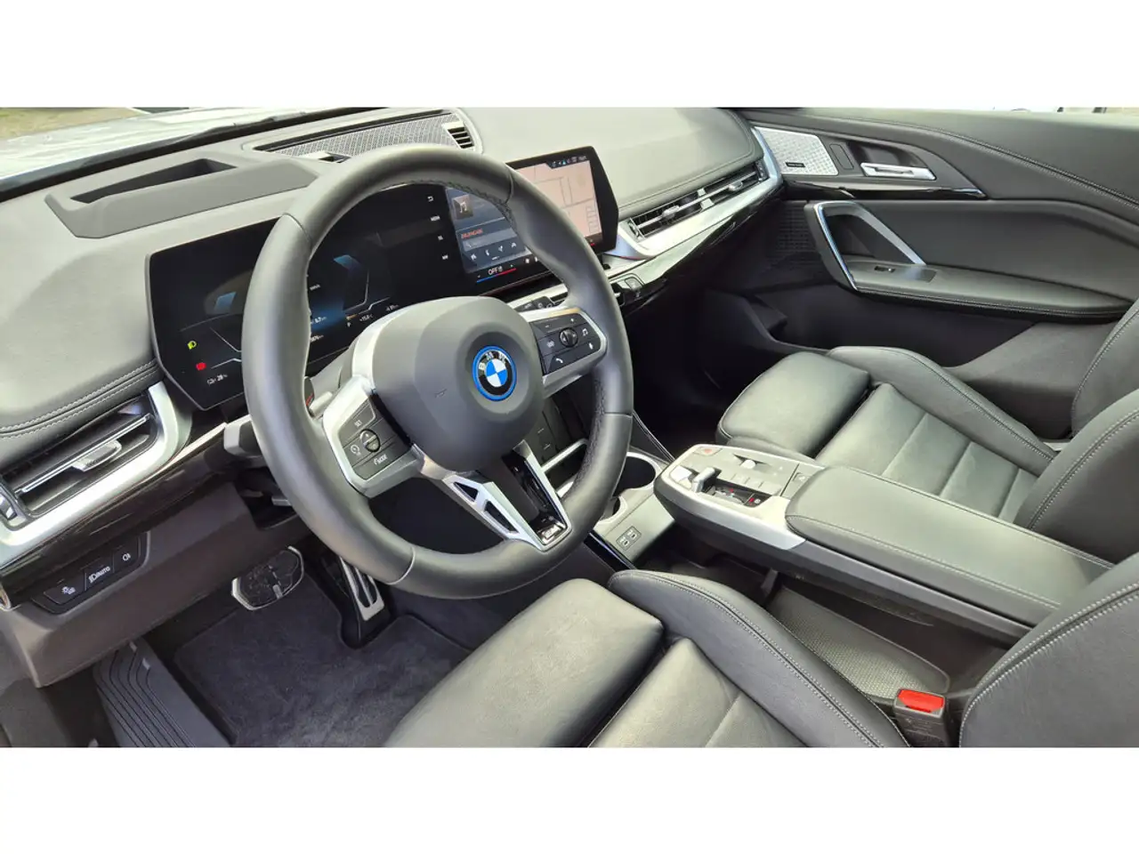 BMW iX1 xDrive30 M-Sport AHK+PANO+HUD+360°KAM+HK — معرض صور السيارة 9