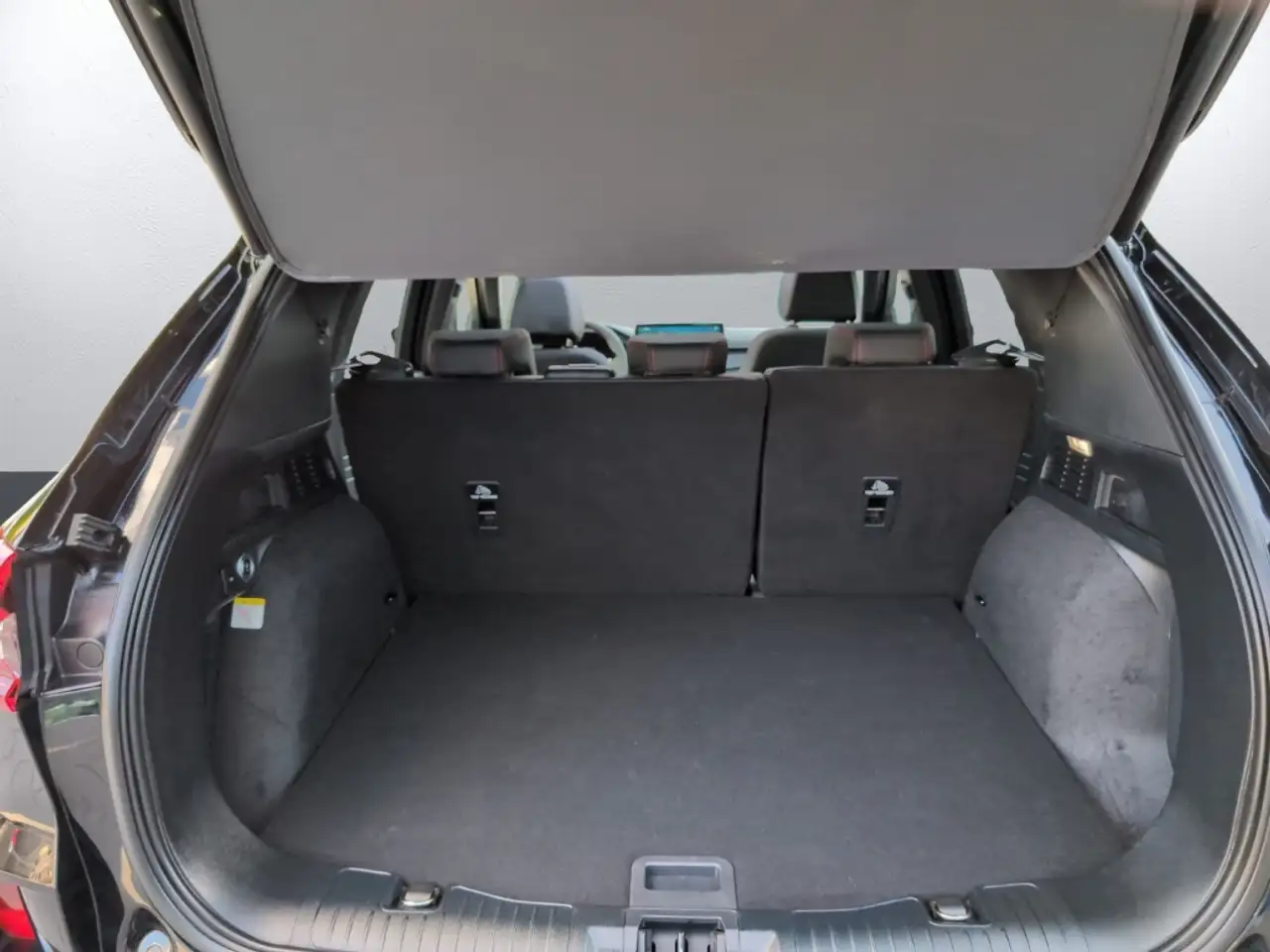 Ford Kuga ST-Line X el.AHK Panorama Matrix-LED Ergonomie-Sit — معرض صور السيارة 6