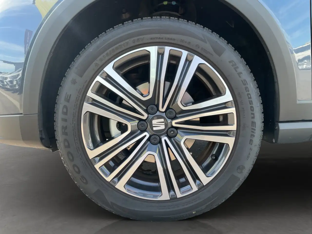 SEAT Arona Style Edition TSI DSG Navi Tempomat SHZ — Vehicle gallery 4