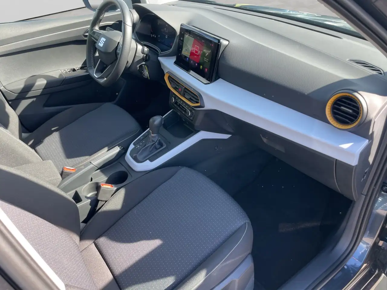 SEAT Arona Style Edition TSI DSG Navi Tempomat SHZ — Vehicle gallery 14