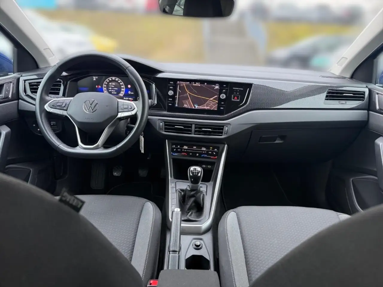 Volkswagen Polo VI Life 1.0 TSI Navi Apple CarPlay Mehrzonenklima — Galería del vehículo 19