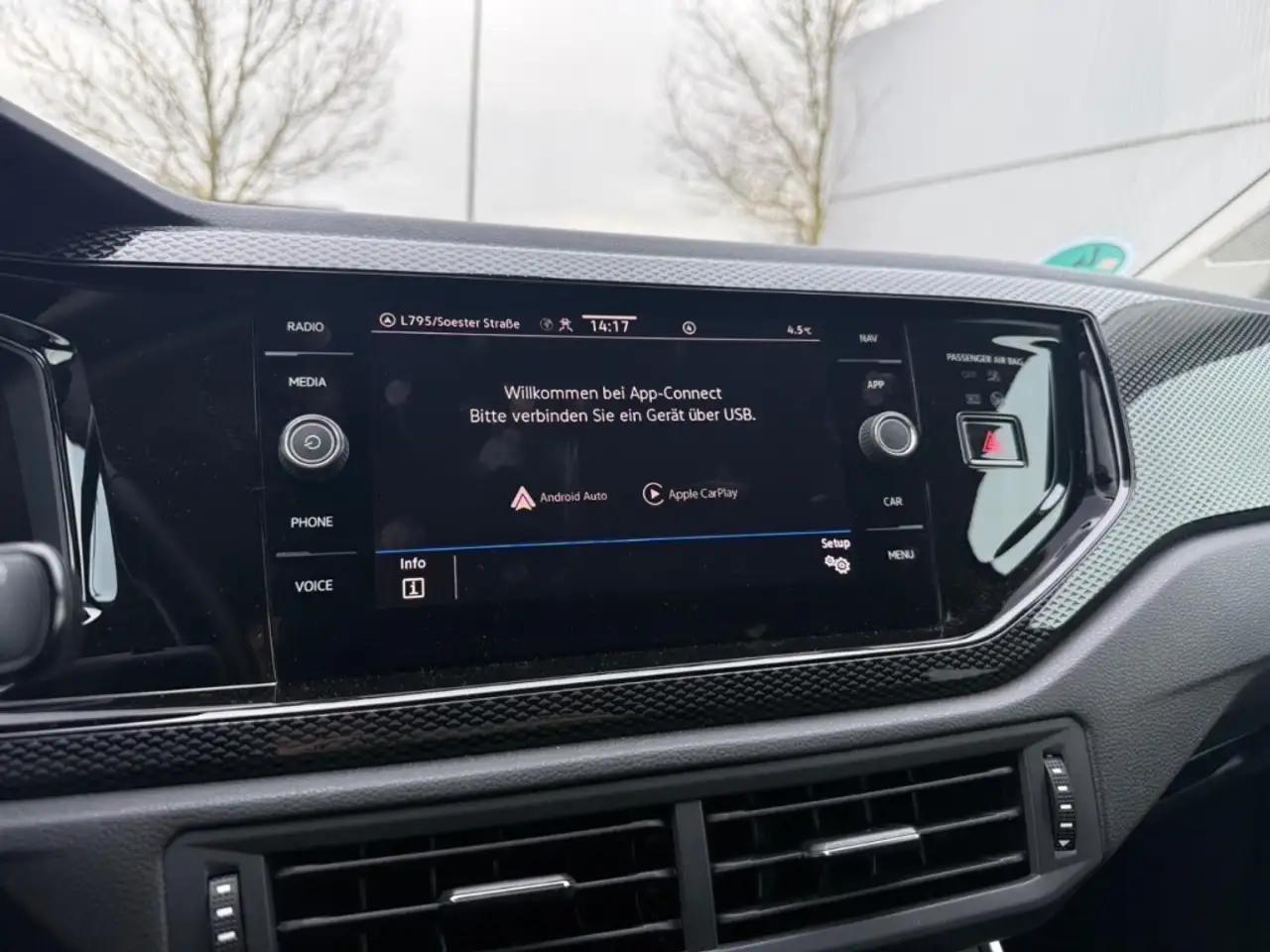 Volkswagen Polo VI Life 1.0 TSI Navi Apple CarPlay Mehrzonenklima — Galería del vehículo 31