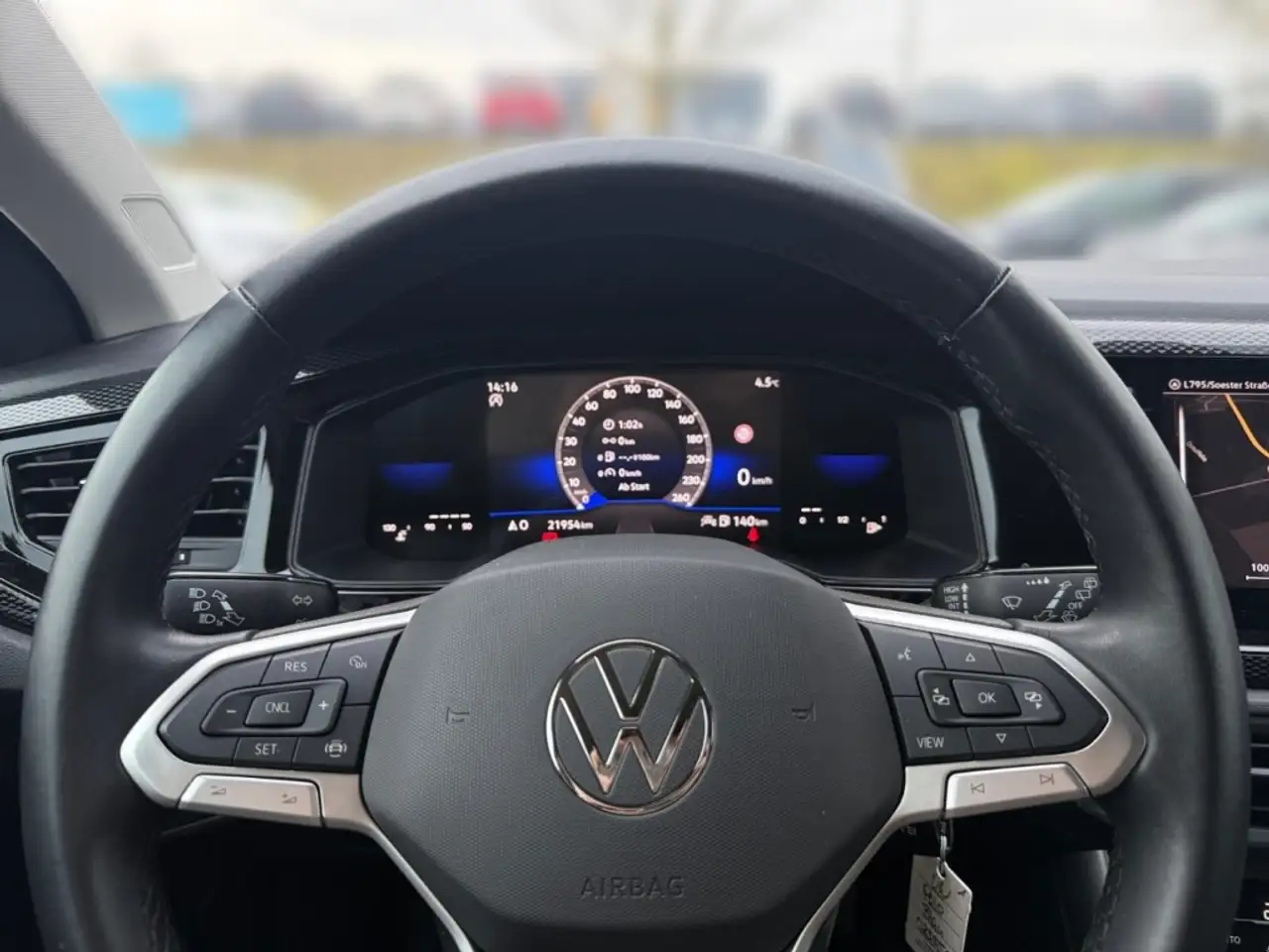 Volkswagen Polo VI Life 1.0 TSI Navi Apple CarPlay Mehrzonenklima — Galería del vehículo 16