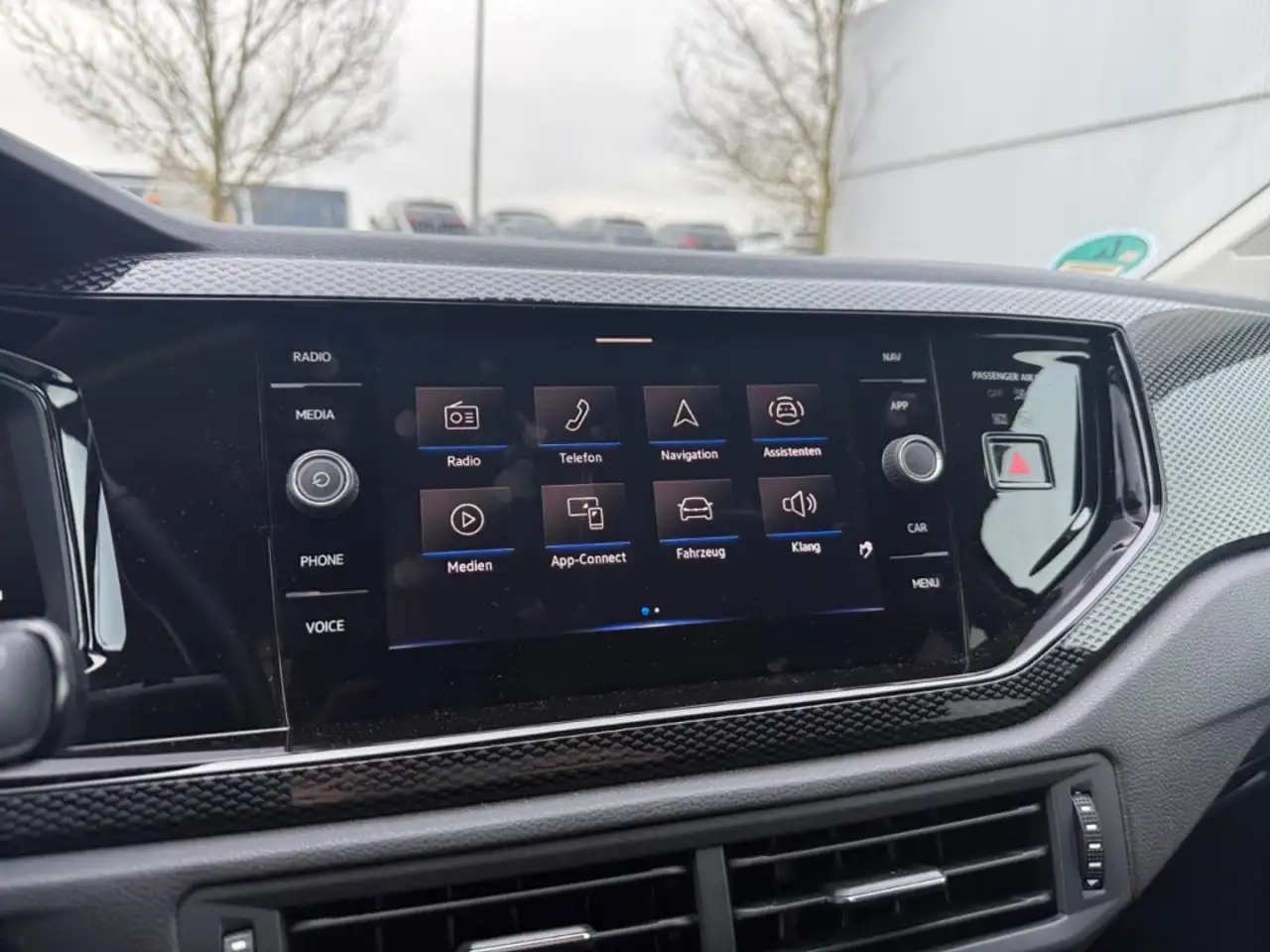 Volkswagen Polo VI Life 1.0 TSI Navi Apple CarPlay Mehrzonenklima — Galería del vehículo 30
