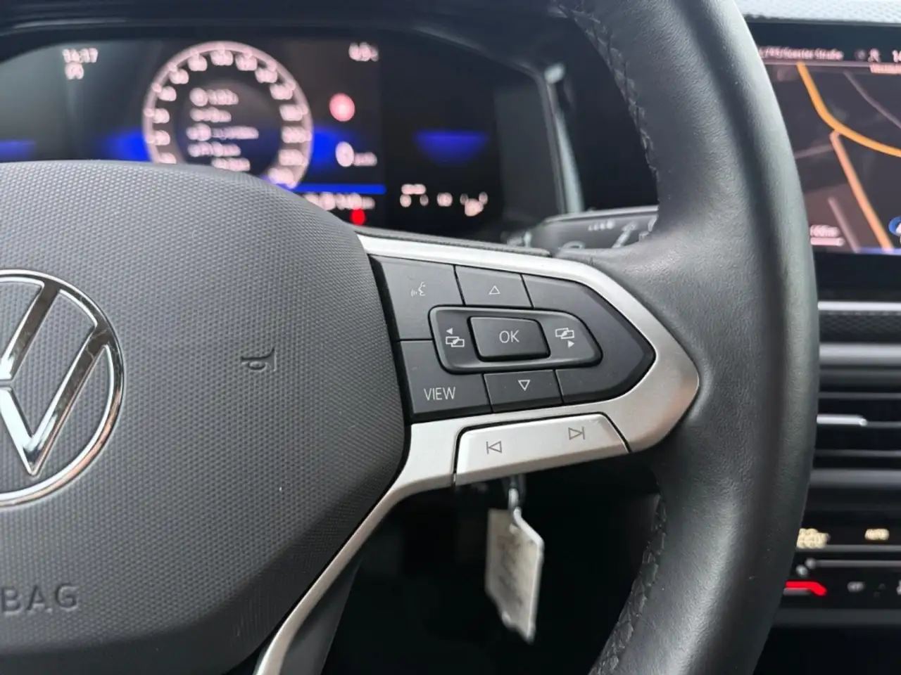Volkswagen Polo VI Life 1.0 TSI Navi Apple CarPlay Mehrzonenklima — Galería del vehículo 27