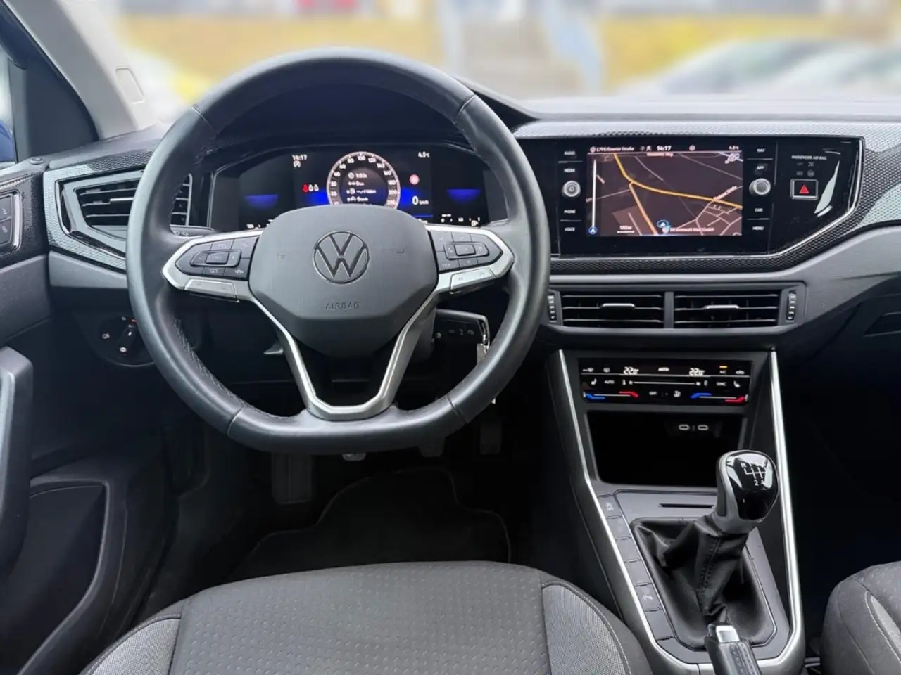 Volkswagen Polo VI Life 1.0 TSI Navi Apple CarPlay Mehrzonenklima — Galería del vehículo 15