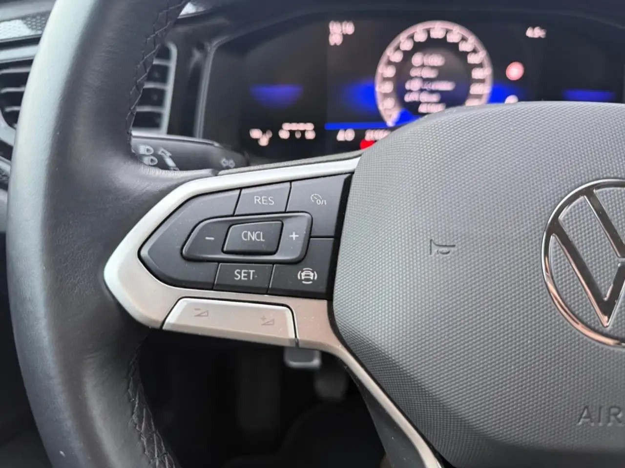 Volkswagen Polo VI Life 1.0 TSI Navi Apple CarPlay Mehrzonenklima — Galería del vehículo 26