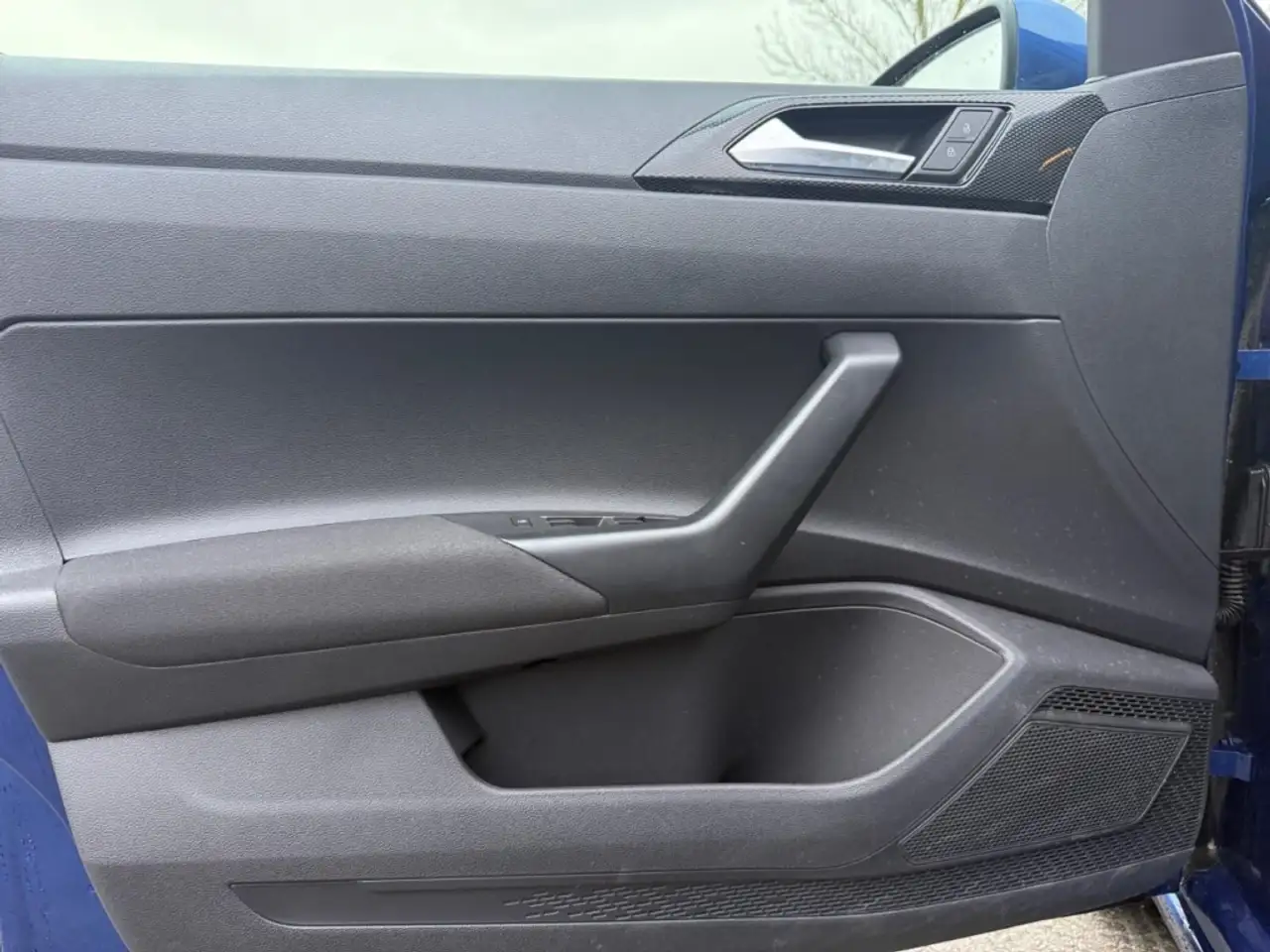 Volkswagen Polo VI Life 1.0 TSI Navi Apple CarPlay Mehrzonenklima — Galería del vehículo 14