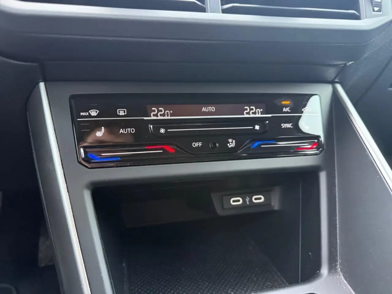 Volkswagen Polo VI Life 1.0 TSI Navi Apple CarPlay Mehrzonenklima — Galería del vehículo 29
