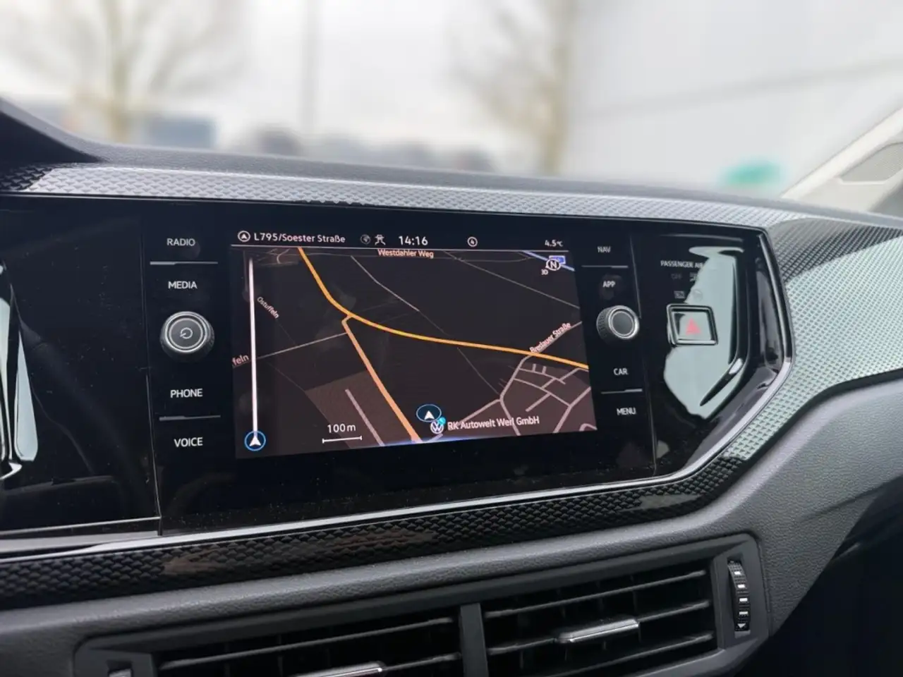Volkswagen Polo VI Life 1.0 TSI Navi Apple CarPlay Mehrzonenklima — Galería del vehículo 18