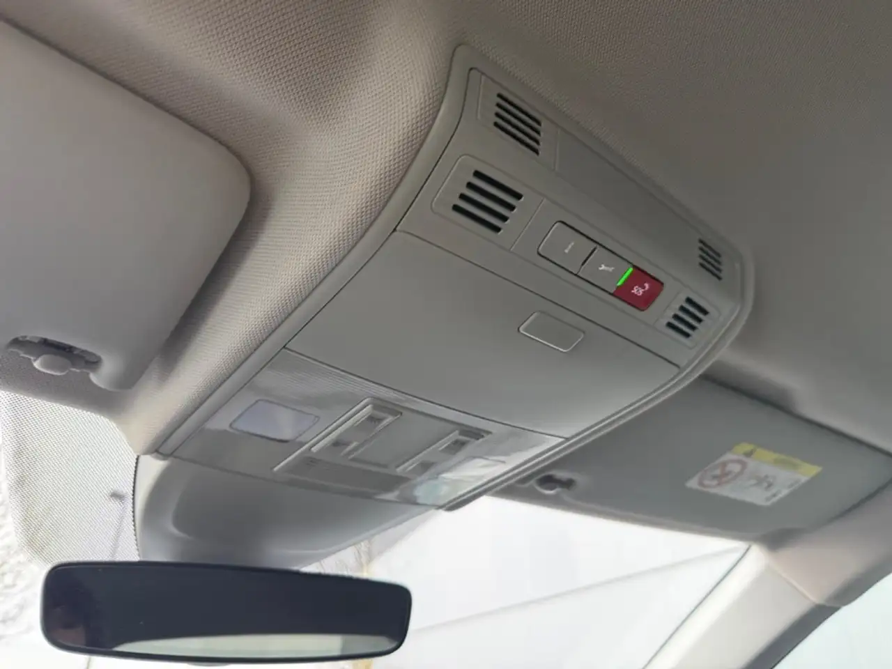 Volkswagen Polo VI Life 1.0 TSI Navi Apple CarPlay Mehrzonenklima — Galería del vehículo 23